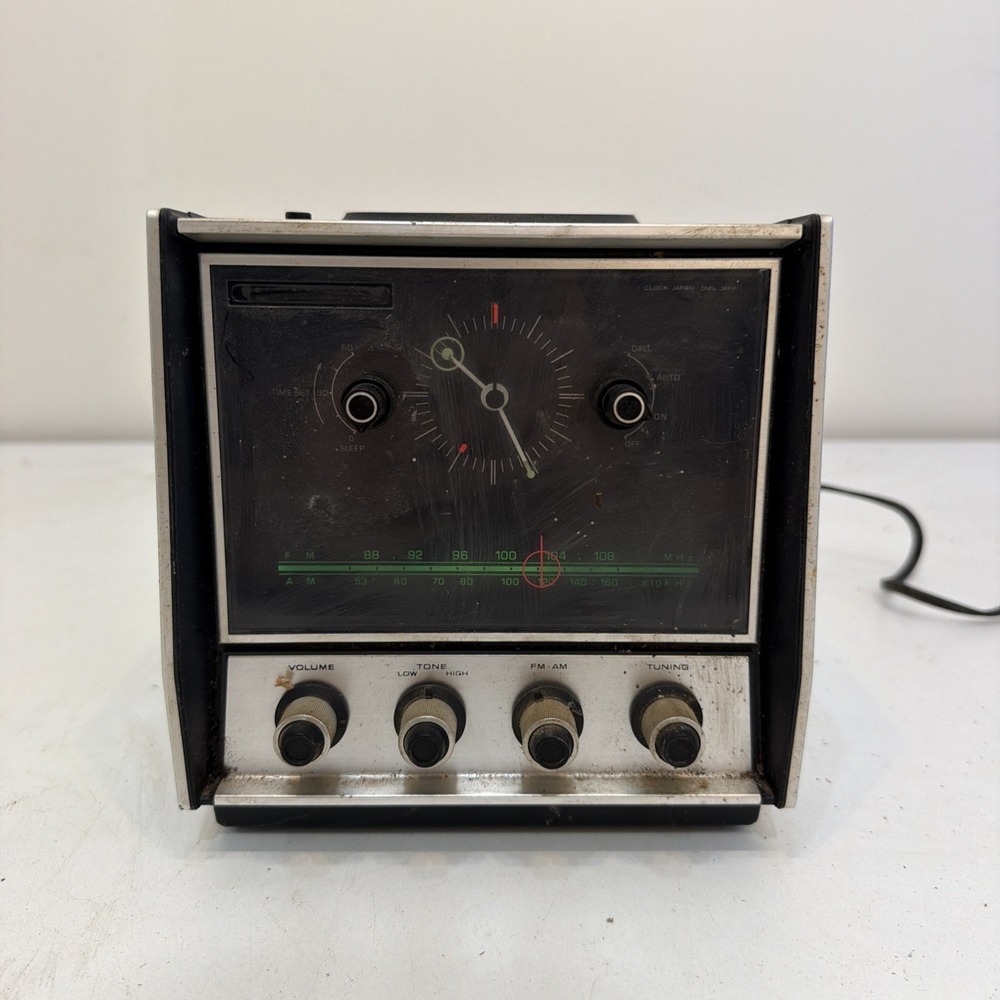 Panasonic RC-6900 AM/FM Analog Clock Radio Vintage